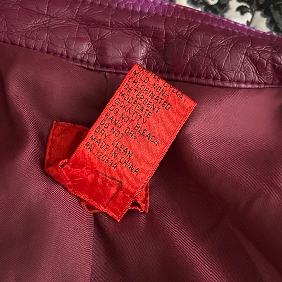 V Cristina Beautiful embossed leather jacket - Picture 9 of 15